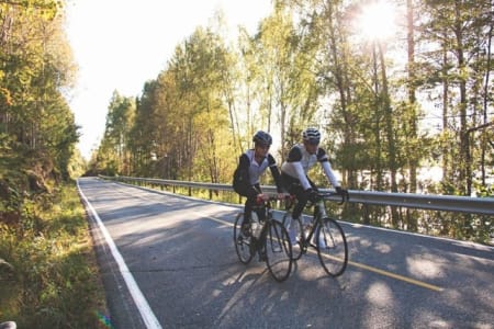 BEDAGELIG: Anders Ellefsen sammen med artikkelforfatteren på vei mot Drammen fra Klokkarstua. Foto: Colin Eick