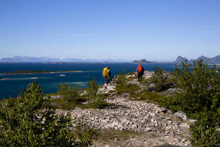 Utsikt fra Nordskot med Lofotveggen i det fjerne. Foto: Line Hårklau