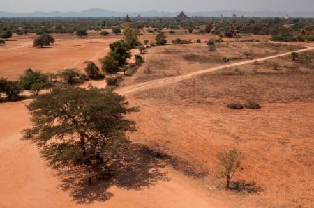 Bagan ligger midt i Myanmar (tidligere kjent som Burma), ikke langt fra trekkingområdet Kalaw og Inle lake. Det er fremdeles store deler av Myanmar som turister ikke får lov til å ferdes i.