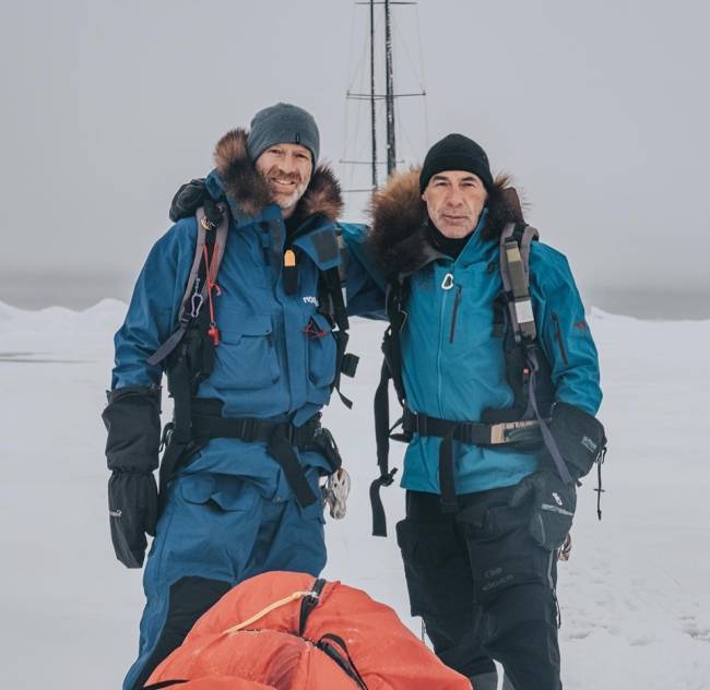 Polfarerne Børge Ousland og Mike Horn er for tiden på vei over Nordpolen og meget tynn havis. Foto: Stein A Retzlaff / Team Pangaea