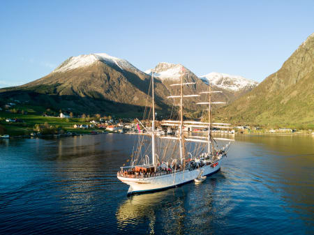 Innspilling av ny sesong av toppturfeber er i gang. Rosendal i Hardanger skapte perfekte rammer. Foto: Christian Nerdrum