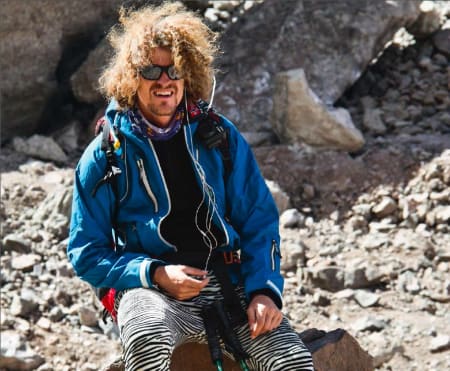 Det er kontrastene som trigger turlysten hos Aleksander Gamme. Her som guide og stilikon for ny fjellmote på Aconcagua. Foto: Atle Granheim
