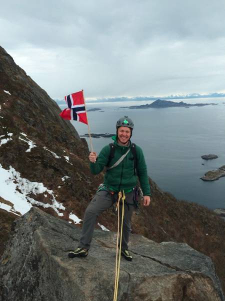 Et bilde fra 17.mai-flagginga på Svolværgeita. Sola glimtet til med sitt fravær! Foto: Sofie Viker