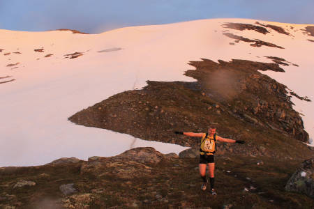 Hornindal rundt, 5. juli. Løpet er 75 km langt, har en total stigning på 5 600 meter og passer like godt for mosjonister som erfarne maraton- og ultraløpere. www.hornindalrundt.no FOTO: Hornindal rundt