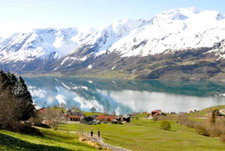 Strynefestivalen, 6. – 9. juni. Bli med på historiens første Strynefestival. Våre dyktige instruktøre vil holde kurs og clinics innen klatring, kajakkpadling, sykling, ski/brett og sikkerhet. www.strynefestivalen.no. FOTO: Gunhild Aaslie Soldal