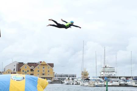 Våt Moro i Florø, 9.– 13. Juli. Alt som har med vannaktiviteter å gjøre, pluss litt til. www.vatmoro.no FOTO: Vår Moro