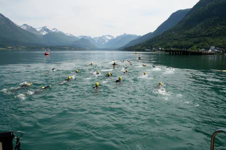 Trollveggen triathlon i Åndalsnes, 14. juli. Fra sykkelsete vil du kunne se fjell som Romsdalshorn, Vengetind, Kongen, Bispen og Dronninga. http://trollveggentriathlon.blogg.no FOTO: Trollveggen Triathlon