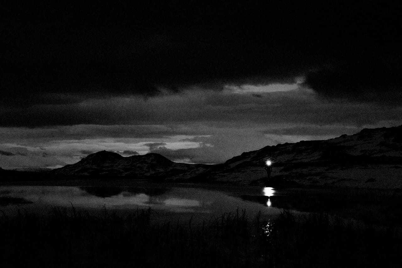 LYS I MØRKET: Senhøst møter tidlig vinter. Foto: Kristoffer H. Kippernes