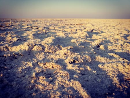 DEN FØLELSEN: The Makgadikgadi Pan erMakgadikgadi er en uttørket innsjø som fantes i Kalahariørkenen i Botswana. Da jeg kom til der saltsletta starter, der gresset forsvinner, og det er bare hvitt og flatt foran deg, hadde jeg bare to slurker med vann igjen. Foto: Teresie Hommersand