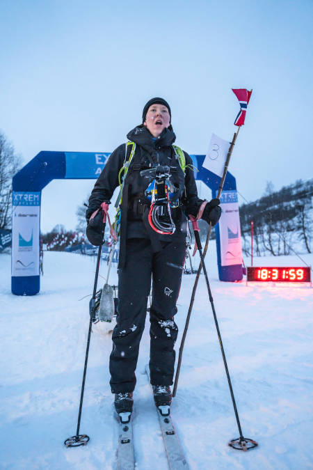 BESTE KVINNE: Bjørg Marit Valland tok ikke uventet seieren i kvinneklassen, akkurat over 30 timer: 30.01.31. Foto: Mikkel Beisner Photography/Xtremeidfjord