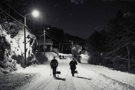 EN DEKKOPERASJON I ØSTMARKA: En litt annerledes kveldstur. Foto: Line Hårklau