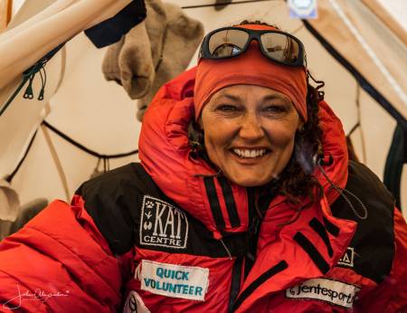 Besteg to 8000-meter topper på under en uke.