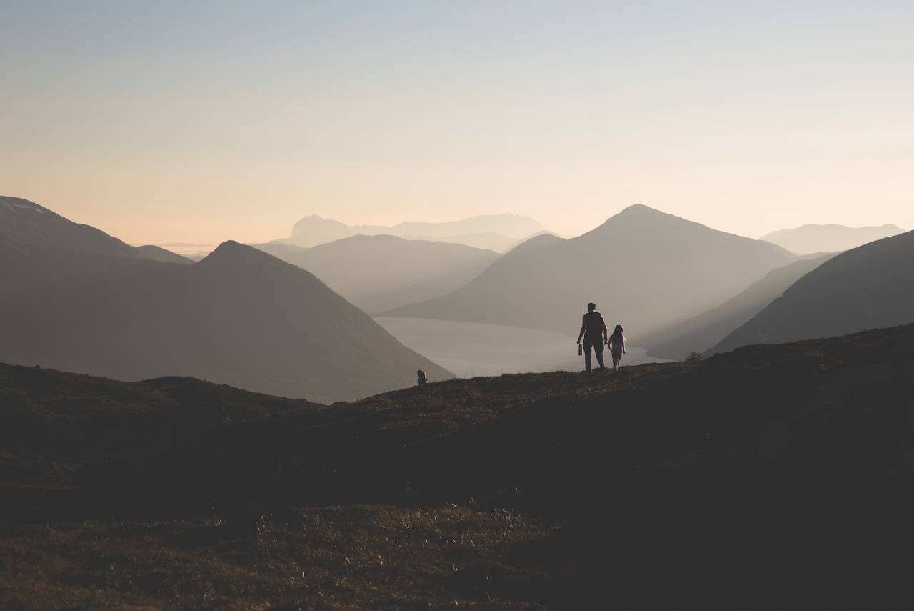 SOMMERTID: Ta en tur til Jølster, og du kan få opplevelser som her fra Orkja. Foto: Line Hårklau