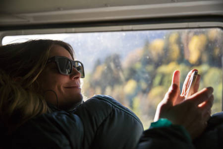 KOM FOR Å BLI: Mariann Sæther har vært fast sommerturist til Helgeland år etter år. Nå har hun bosatt seg her med familien.