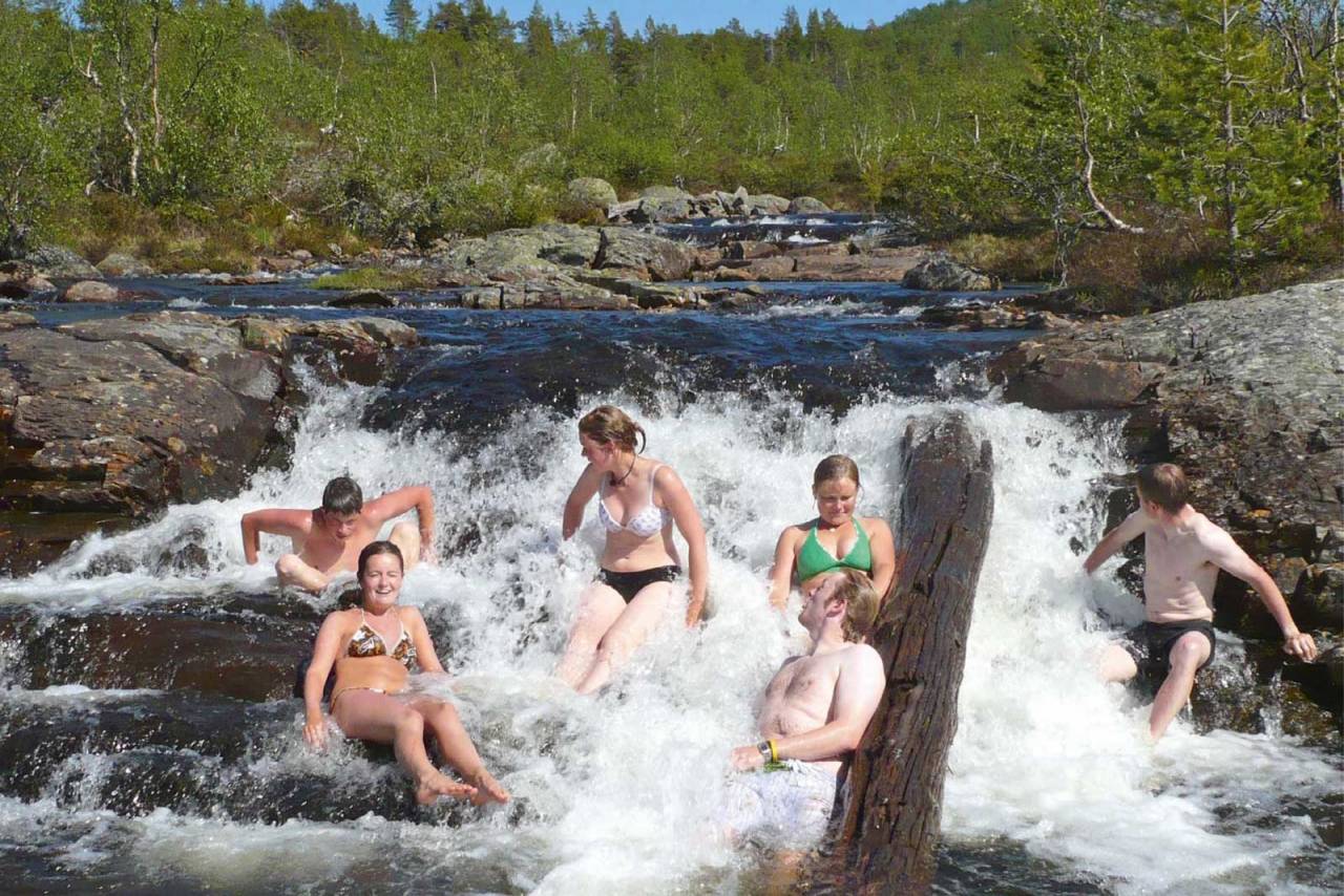 Forfriskende bad i villmarka! Foto: Tiri A. Swanstrøm