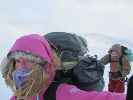 HEDMARK: Rondslottet (2178moh.) på grensen mellom kommunene Dovre i Oppland og Folldal i Hedmark. Fysisk sett er ikke turen veldig krevende, men det er lange avstander og en god del stigning. Turen blir dermed krevende på sin måte og kommer man langveisfra med bil skal det godt gjøres å få til hele turen på en dag. Vi rakk det hvertfall ikke og endte med å slå opp teltet på 1540 moh en kaldt vinternatt i februar. Dessverre blåste det ikke noe mindre morgnen etter og etter 50 høydemeter til i tåke måtte vi snu. Det ble en ordentlig lærepenge den turen der – man går ikke bare for å nå toppen, det skal være en fin tur i seg selv. Det ble det neste forsøk og selv om vi hadde litt lite snø, vil jeg si Rondslottet er en innmari artig tur å gå på vinteren hvis man er glad i å kjøre på ski. Tross en god del innmars er det jevn og fin stigning til toppen og ikke noe alpint ved turen annet enn at man skal være obs på hvor «kanten» er på hver side