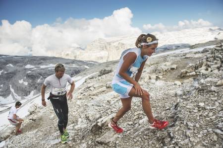 RASK: Emelie Forsberg er en av verdens raskeste kvinner til å bestige fjell. Men hun er altfor glad i å kjøre på ski til at hun vil satse kun på løpingen. Foto: Droz Photo