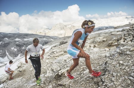 RASK: Emelie Forsberg er en av verdens raskeste kvinner til å bestige fjell. Men hun er altfor glad i å kjøre på ski til at hun vil satse kun på løpingen. Foto: Droz Photo