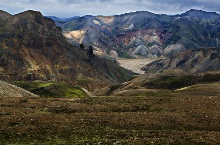 Vakre fjellformasjoner langs Laugavegur, mellom Landmannalaugar og Hrafntinnusker.
