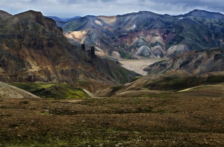 Vakre fjellformasjoner langs Laugavegur, mellom Landmannalaugar og Hrafntinnusker.