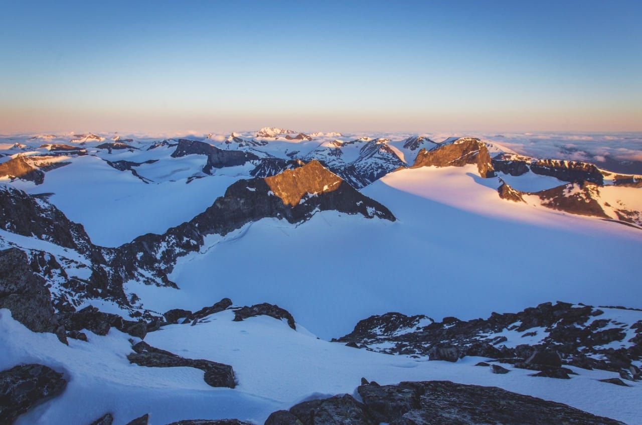 NORGESTOPPEN: Galdhøpiggmassivet er høyeste steinrøys nord for Alpene og byr på lett tilgjengelige vårskiturer mellom ni majesteter over 2300 meter.