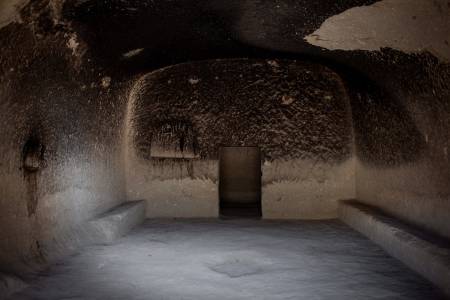VARDZIA: Eldgammel huleby. Foto: Hans Aage