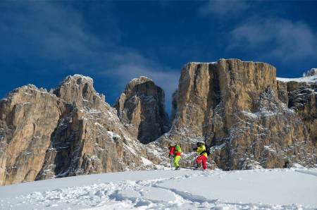 «ALDELES Steinartet»: Fargene og gløden i Dolomittene, for ikke å snakke om fjellformasjonene, gjør området til en unik tumleplass for toppturfolket. Som skitur i et maleri.