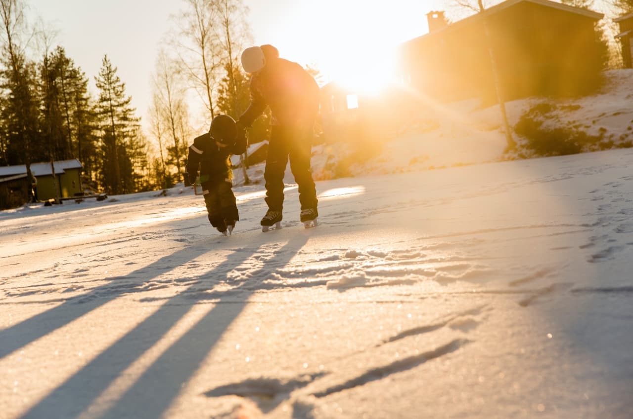 Barn liker å utfordre balansen. De søker ikke nødvendigvis den letteste veien. Men det er ikke alltid at den enkleste veien er den mest spennende, heller. Foto: Line Hårklau