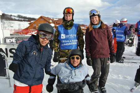 Edwin Gonzalez (NI), Melvin Cornejo Gomez (SV), ledsager fra Forsvaret og Tonje Kirkebøen Slettemo (NO) nederst i alpinbakken.