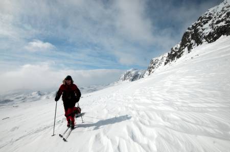 VIDT OG FINT: Det er ofte mye vær på Hardangervidda. Nå på vårparten er det gode muligheter for fine skidager. Foto: André Spica
