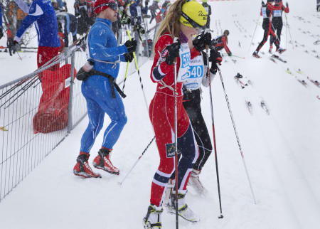 LETT PÅ FOTEN: Dansen på snøen før start uten ski.