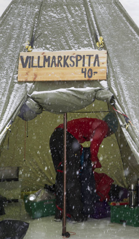 VILLMARKSPITA: Restitusjon med mat fra villmarken.