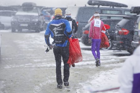 HJEM I SLAPS: Ved foten av fjellet har snøen falt som slaps. Rennet er over. Sol i 2015