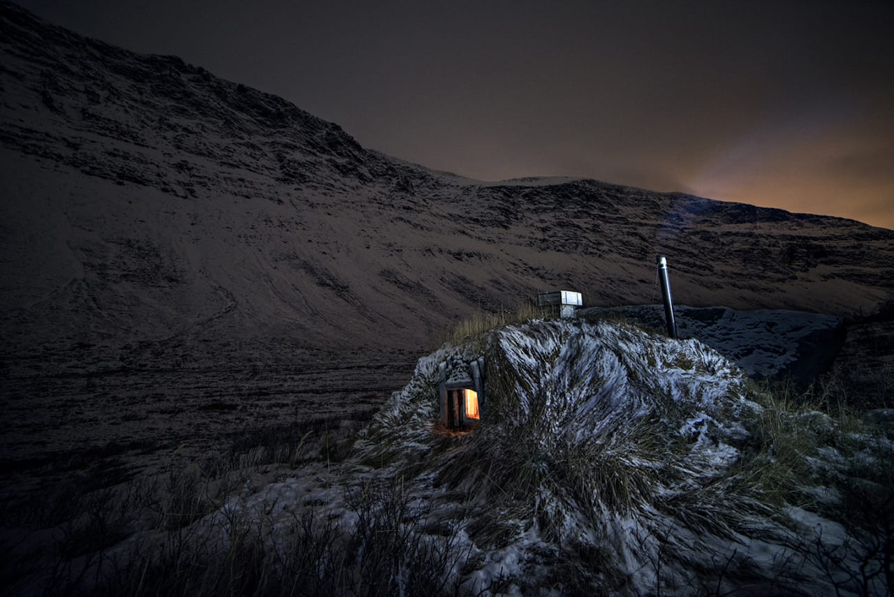 HYTTESKATT: Vakrere blir ikke en hyllest til det enkleste i oss nordmenn og hyttefetisjen vår, skriver UTEs bokanmelder Sigurd Rønningen. Foto: Marius Nergård Pettersen/Hemmelige Hytter