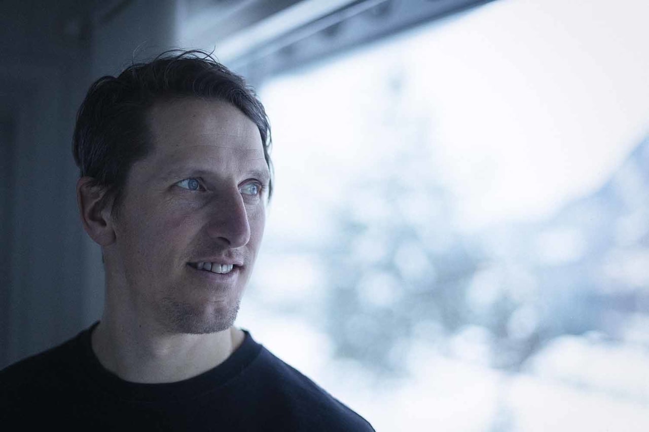 TILFREDS: Det er fint å kunne prate om litt annet enn bare skiskyting, synes Lars Berger, etter at han ga seg med toppidretten. Foto: Kristoffer H. Kippernes