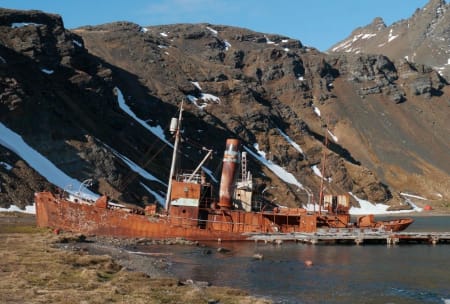 Minne fra svundne tider, en hvalfanger i Grytviken. Foto: Bjørn Riis-Johannessen