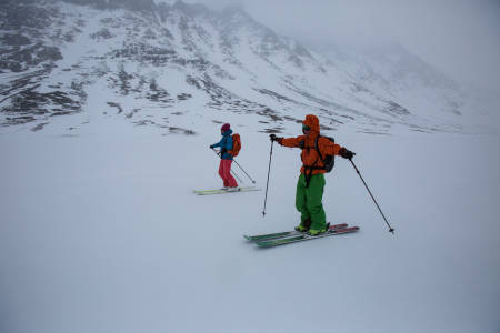 I stedet for å bestige Surtningshue seiler vi over hele Russvatnet med vinden i ryggen og tilbakelegger 6-7 kilometer på 15-20 minutter. Foto: Christian Nerdrum