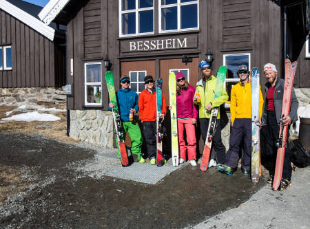 Minutter før avreise. Fra venstre: Stian Hagen, Andreas Binning, Christina Lusti, Johan Wildhagen, David Rosenbarger og Dag Inge Bakke. Foto: Christian Nerdrum