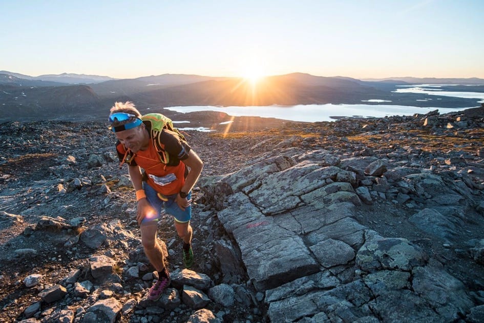 DRØMMEDØGNET: Da løpet Xreid Jotunheimen pågikk tidligere i sommer, hold tidens høytrykk vakt over deltakerne. Her er Gjermund Nordskar på den lange motbakken til Beitostølen. Foto: Bård Basberg