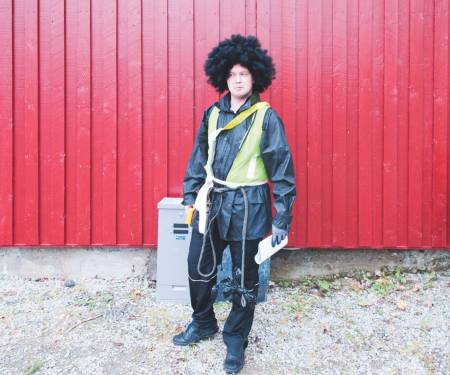 Under Mosviksenderen Opp har arrangørene selvsagt underholdning etter at pølser og kaker er spist – like før den store desserten – premieutdelingen. Foto: Øystein Lie