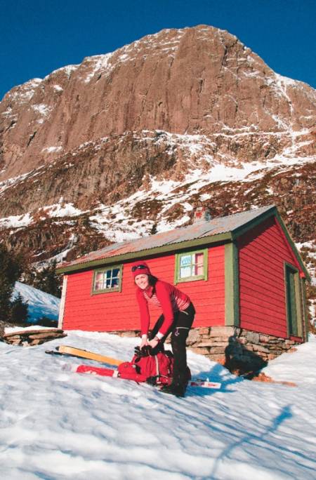 SKISTART: Kamilla Hessevik Paulsen gjør seg klar. Foto: Sandra Lappegard