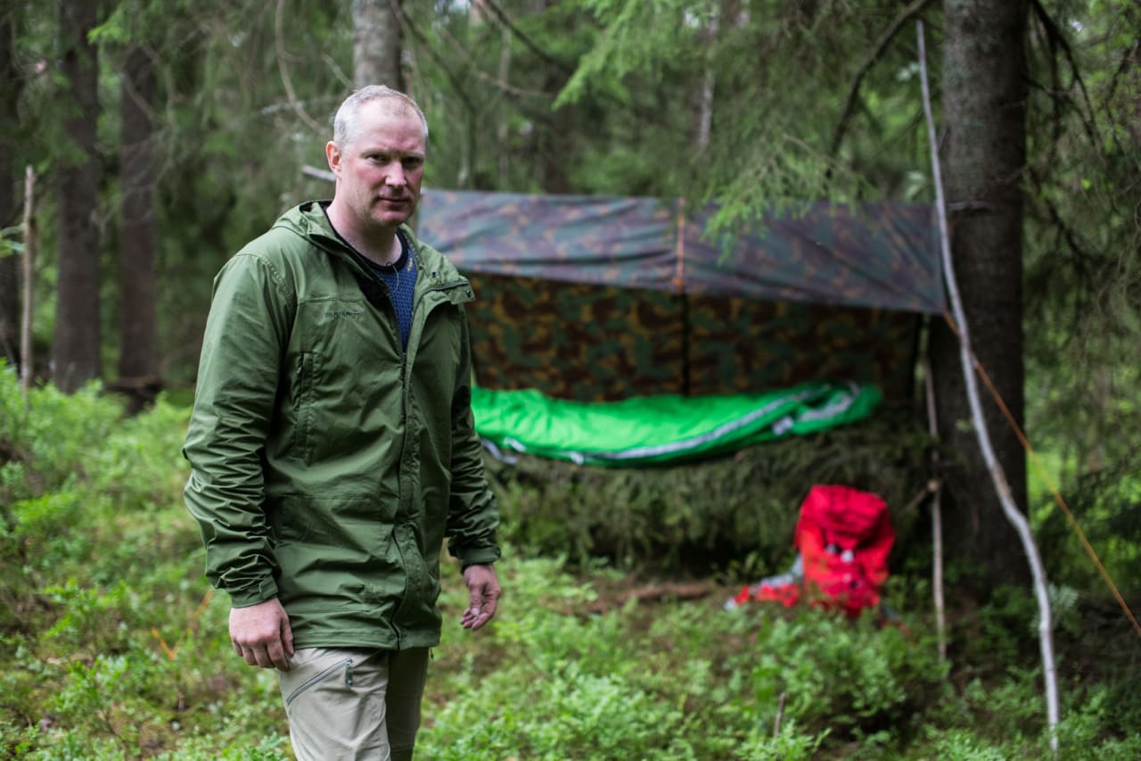 TÅLER EN VINTERNATT: Det er utrolig hva Matt Skuse klarer å bygge og utrette med sine knappe ressurser. Denne høsten er han aktuell med Villmarkingen, og vi tør påstå at alle har mye å lære. Bilde: Christian Nerdrum