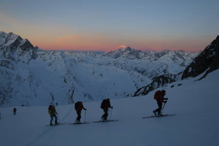 DAGEN GRYR: En god dag for ski inn og ski ut. Foto: Nils Nielsen