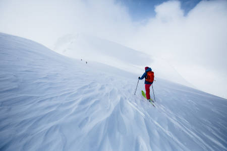 Christina Lusti på vei opp til Galdhøpiggen. Foto: Christian Nerdrum