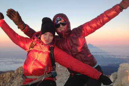 Soloppgang på Teide, Tenerife: Teide ligger på den afrikanske platen og er ingen «European Highpoint», men vi ville så gjerne oppleve den legendariske soloppgangen og trekantskyggen på toppen. VI gikk hele natten, det var kaldt, men ble belønnet med et panorama som var ufattelig vakkert.