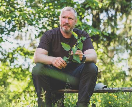 Villmarkingen-programleder Matt Skuse er like opptatt av det som er under jorda, som over. Foto: Line Hårklau