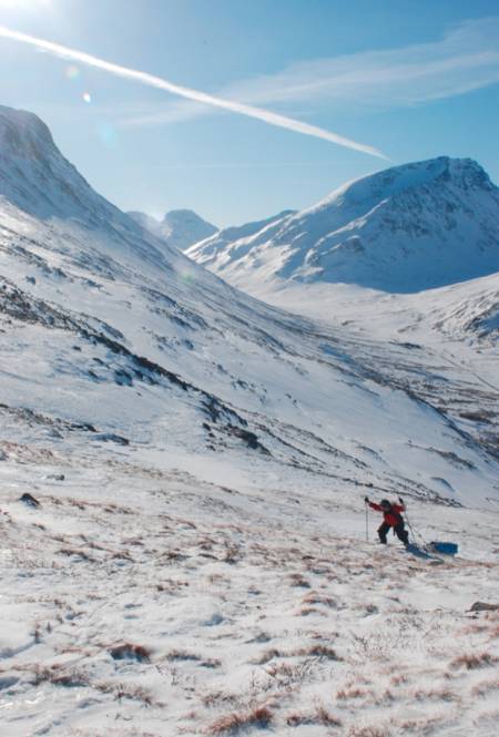 LITT SLITSOMT: Nesten all snøen er borte opp bakkene fra Spiterstulen. Foto: Henning Gladheim