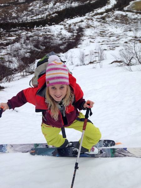 TEKNISK: Campdeltaker Liv Anne Årdal demonstrerer lappekast.