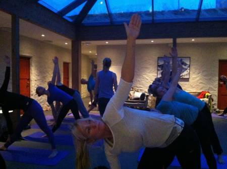 MORGENSTUND: Yoga klokka sju er en annerledes start på dagen for de fleste.