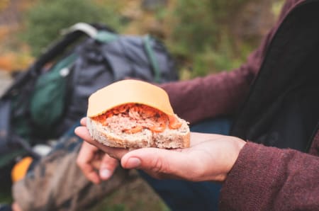 Luke skjønte aldri påleggskombinasjonene, men han kunne likevel anbefale kaviar og tunfisk toppet med brunost. Foto: Marte Stensland Jørgensen